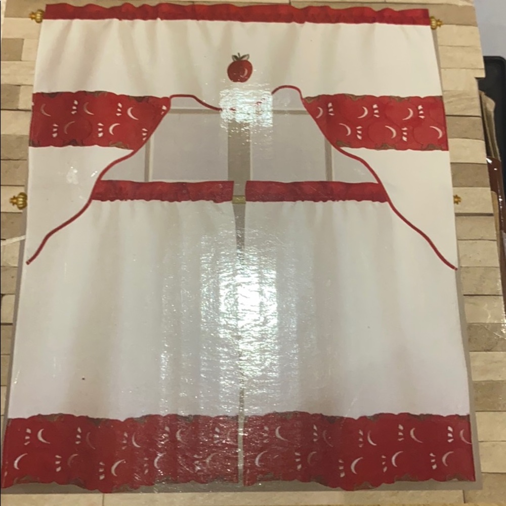 Sweet Apples 3 Piece Kitchen Curtain